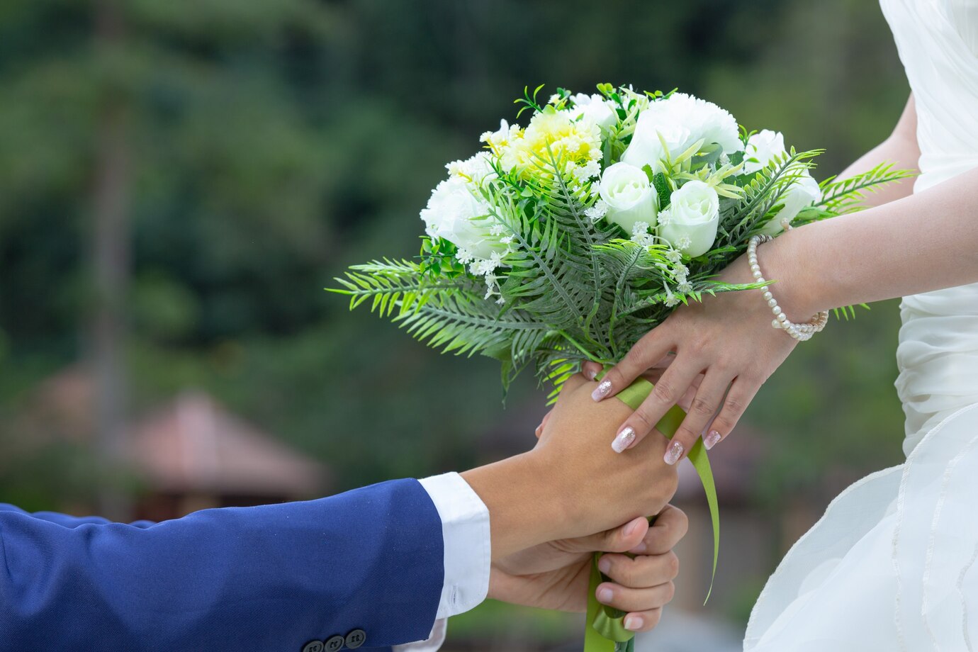 hands of the bride